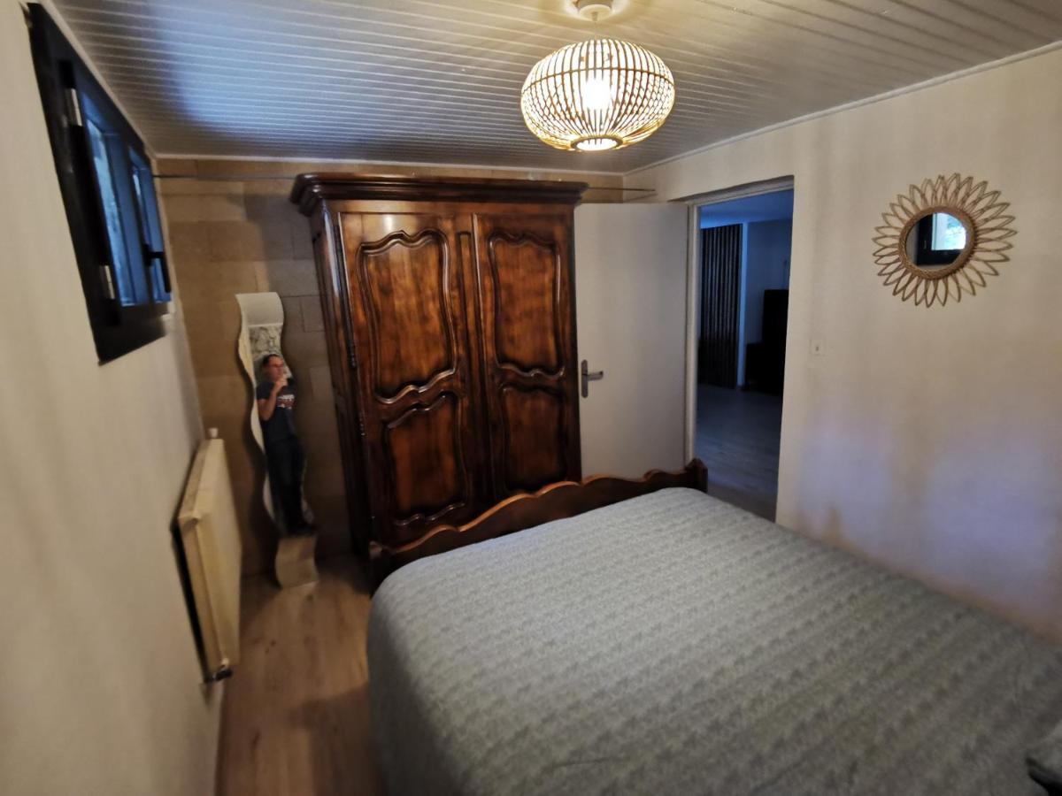 Gite 2 Chambres Avec Piscine Sernhac Exteriör bild