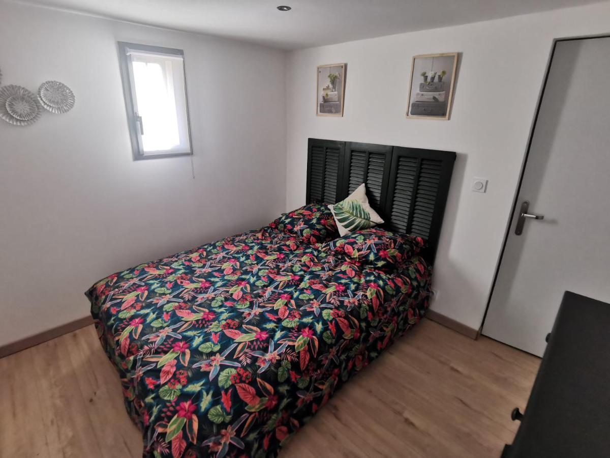 Gite 2 Chambres Avec Piscine Sernhac Exteriör bild