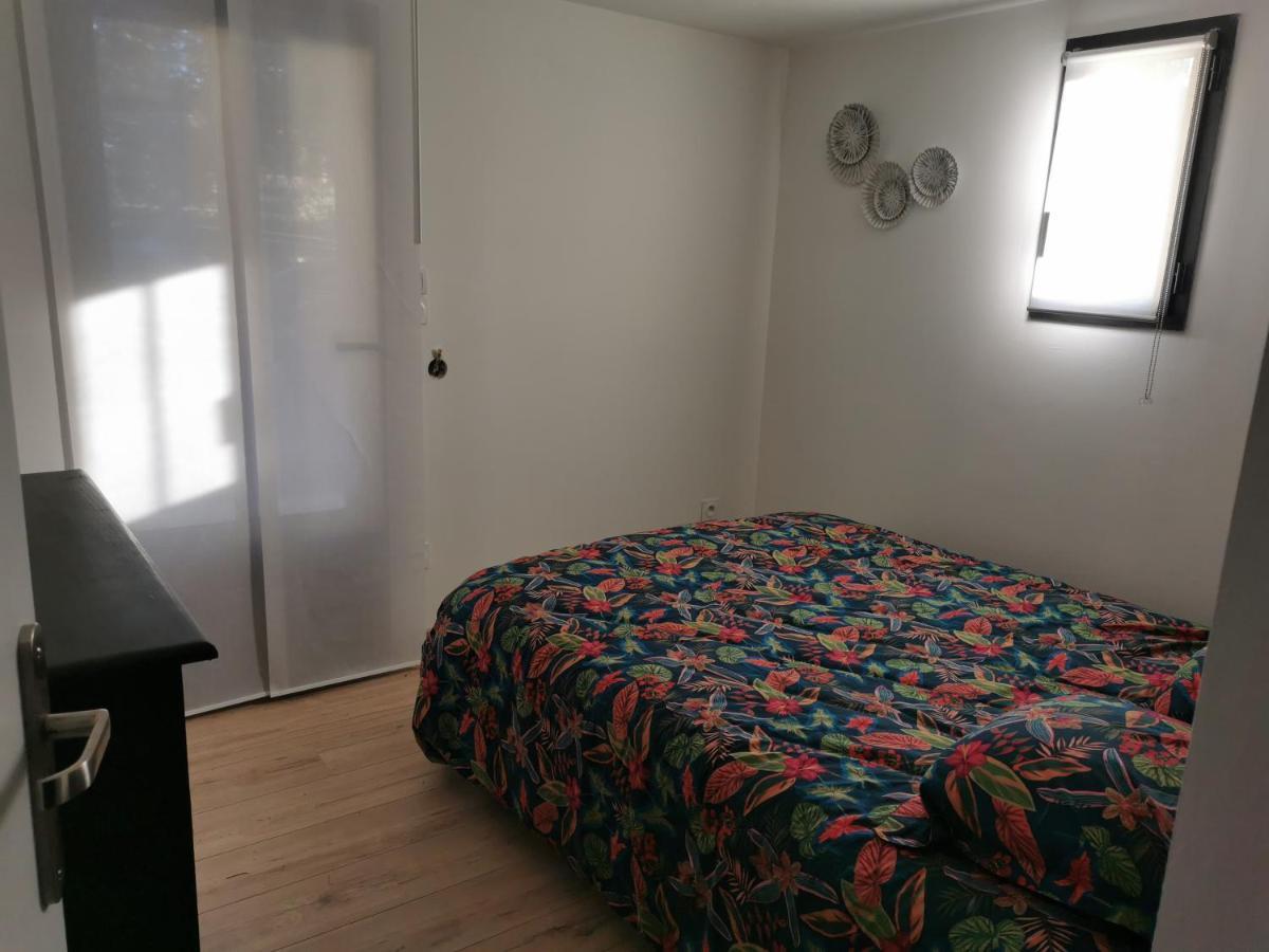 Gite 2 Chambres Avec Piscine Sernhac Exteriör bild