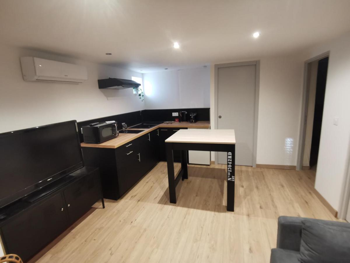 Gite 2 Chambres Avec Piscine Sernhac Exteriör bild